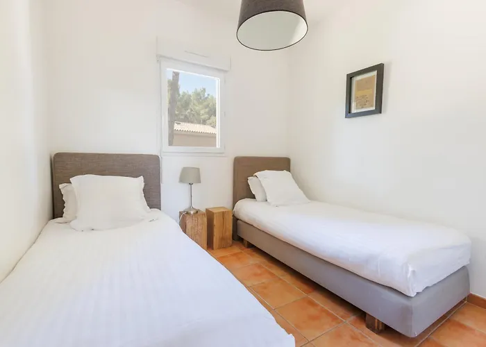 Le Domaine De La - De Dans Un Cadre Enchanteur *