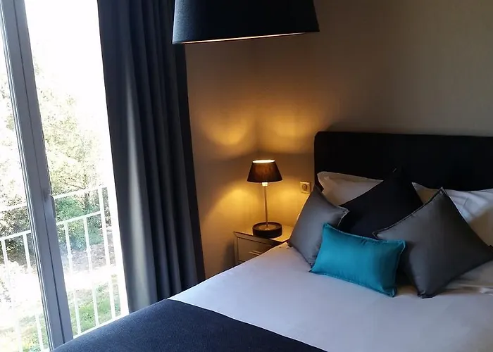 Le Domaine De La - De Dans Un Cadre Enchanteur *